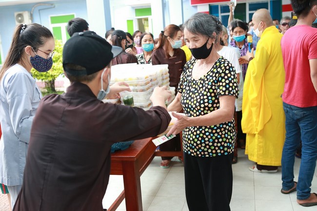 Charity of  Dong Cao pagoda